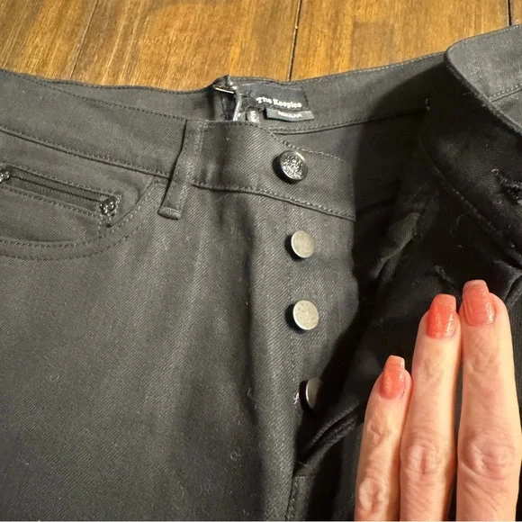 The Kooples Black Regular Fit Jeans Size 27 NWT Skull Button Stretch Denim - Picture 10 of 14